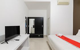 Reddoorz Syariah Near Taman Air Mancur Bogor
